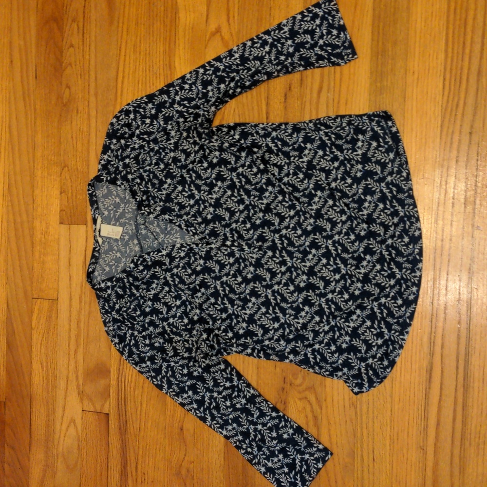 H&M 3/4‎ sleeve V neck Navy and White leaf Patterned Blouse Greek S
